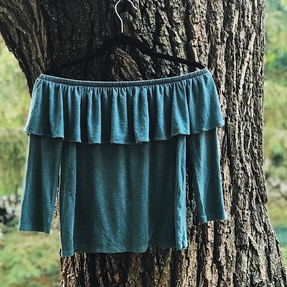 American Eagle off the shoulder top